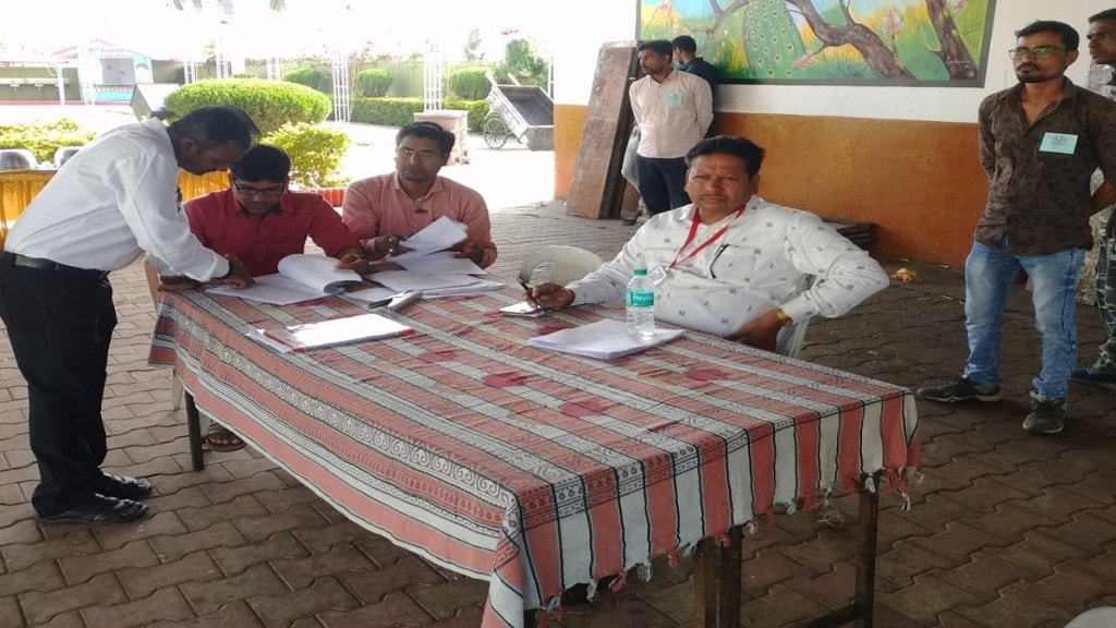 Voting market committees in Gondia