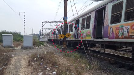 guidepost dangerous to commuters at thakurli