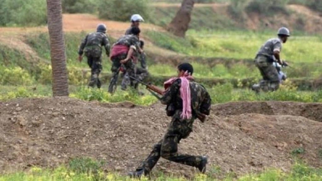 police and Naxals in Tkezeri forest on Chhattisgarh border gondia