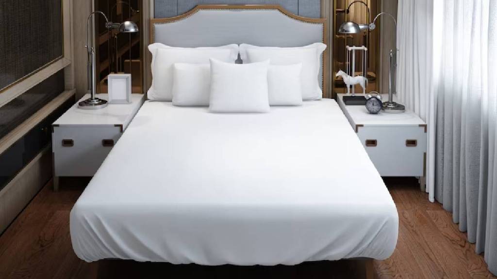 White Bedsheets In Hotel Rooms