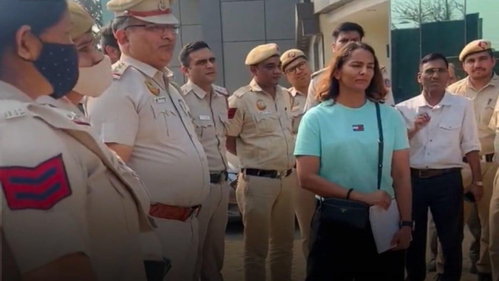 The protest of wrestlers at Jantar Mantar in capital has one more move wrestler Geeta Phogat and her husband arrested by Delhi Police