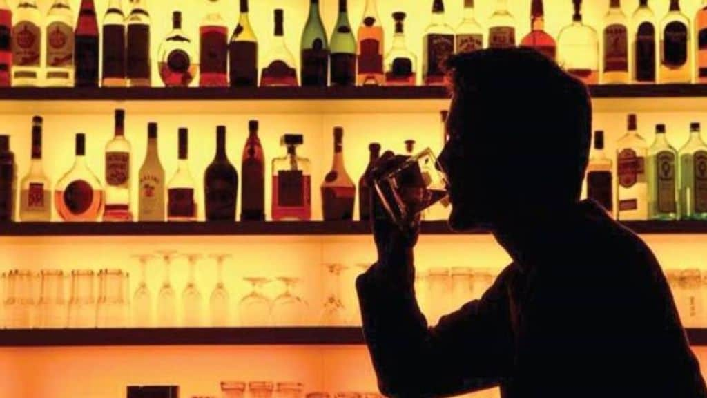 alcohol consumption in uttarv pradesh worth 115 crore every day