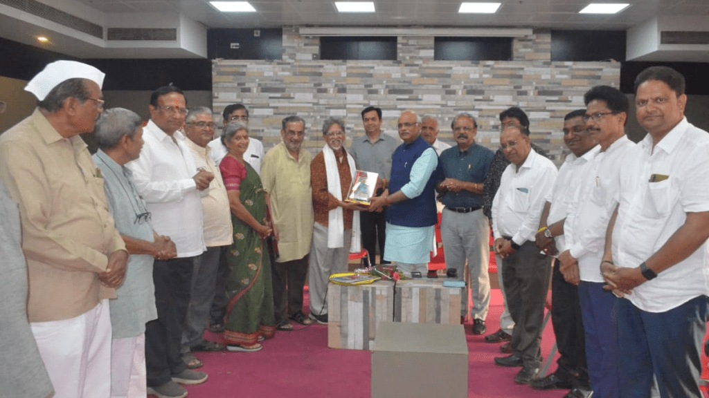 painter suhas bahualkar savana award nashik