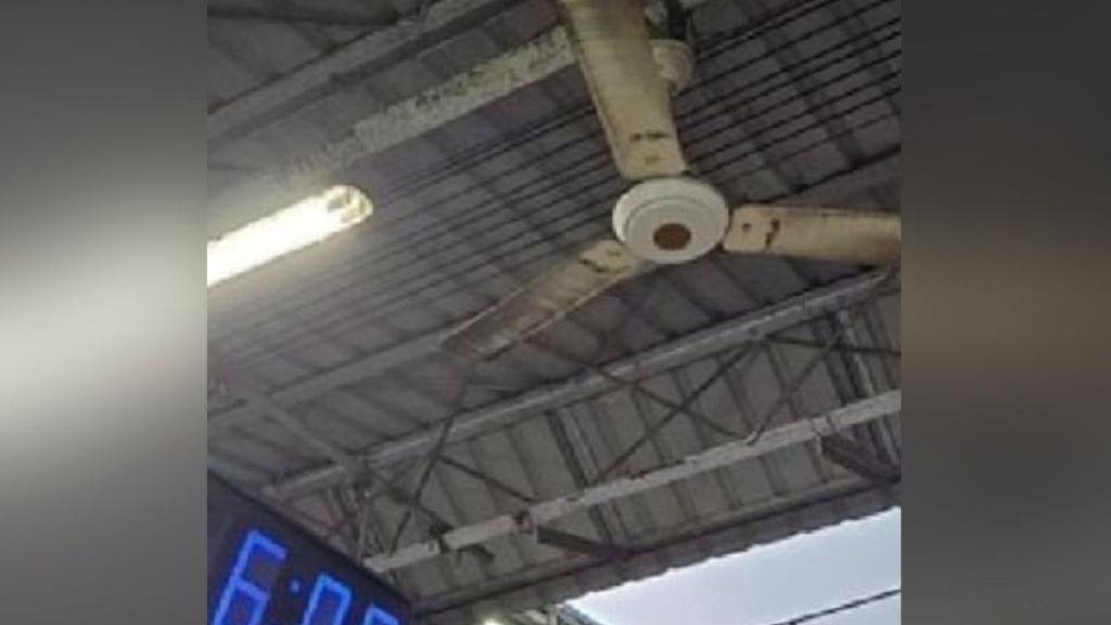 fans on the platforms are switched off