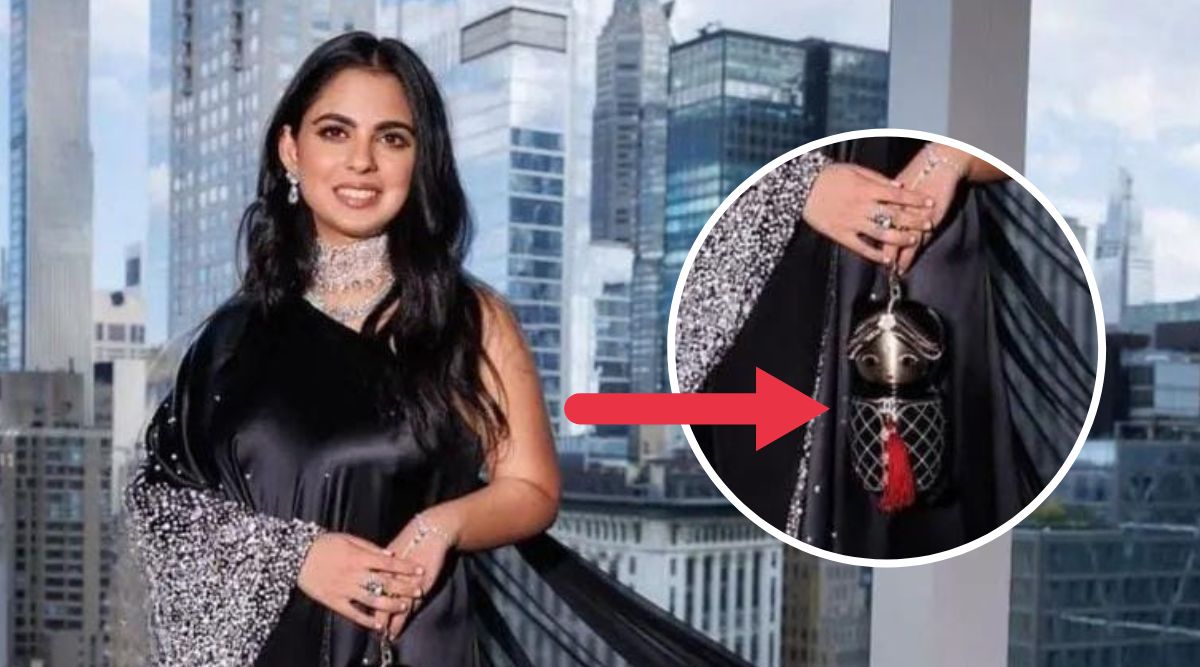 Nita Ambani Flaunted An Expensive Alligator Bag From Chanel Worth Almost  Rs. 8 Lakhs For IPL Auction