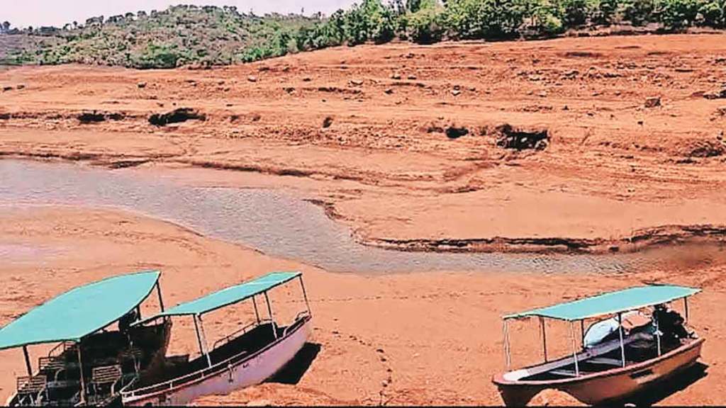 water scarcity in 32 villages near koyna reservoir including chief minister village