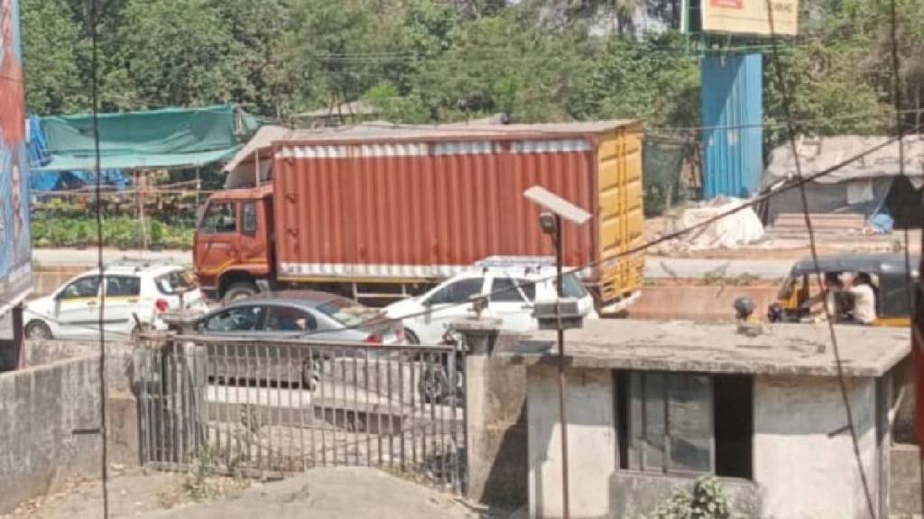 heavy traffic on Shilphata road