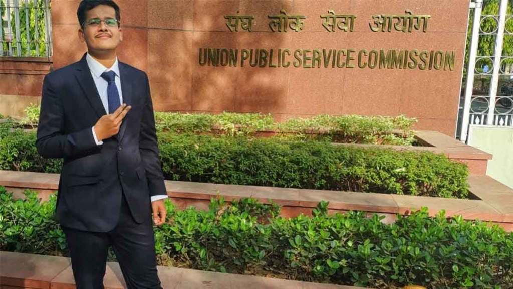 vasant dabholkar of sindhudurg 76th rank in upsc exam