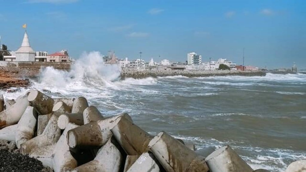 Alert sounded as cyclone Biparjoy changes its path heads to Gujarat coast