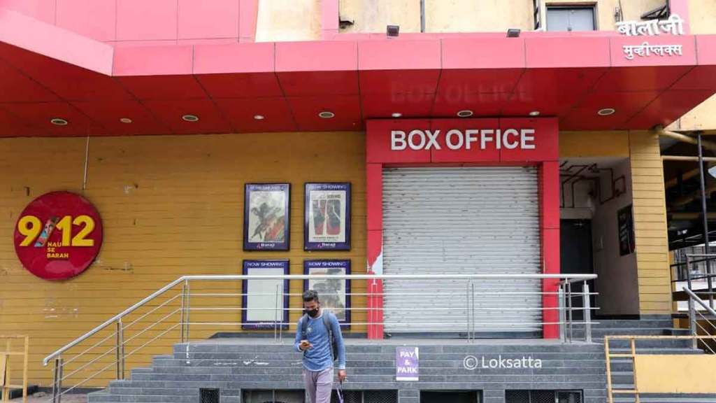 balaji movieplex officers workers dispute in little world mall issue