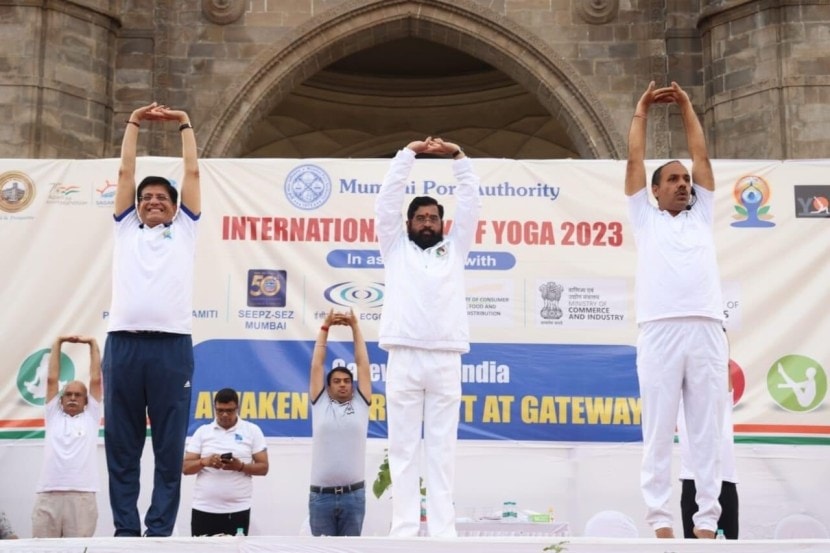 International Yoga Day 2023 : मुख्यमंत्री एकनाथ शिंदेंची योगसाधना, मुंबईकरांना आवाहन करत म्हणाले…