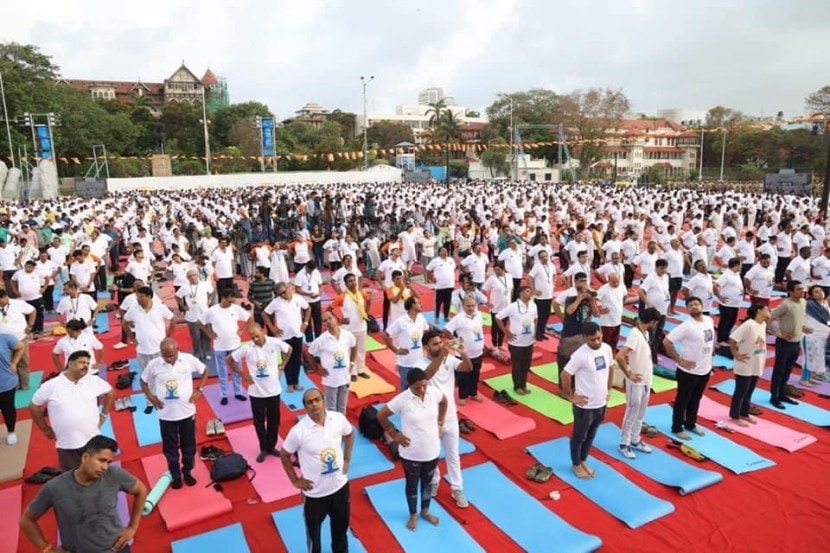 International Yoga Day 2023 : मुख्यमंत्री एकनाथ शिंदेंची योगसाधना, मुंबईकरांना आवाहन करत म्हणाले…