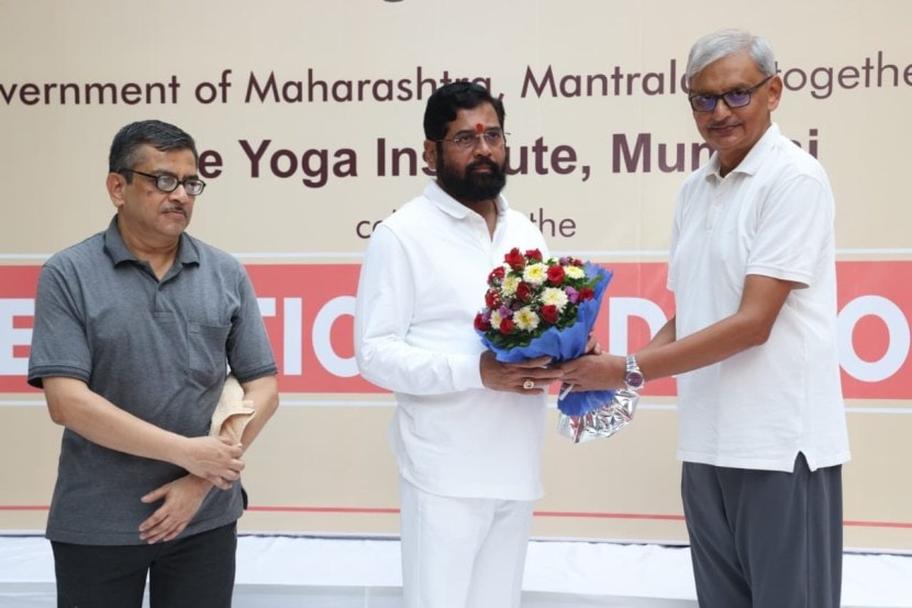 International Yoga Day 2023 : मुख्यमंत्री एकनाथ शिंदेंची योगसाधना, मुंबईकरांना आवाहन करत म्हणाले…