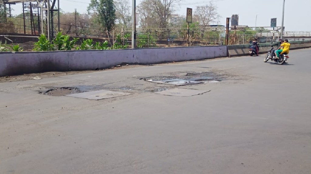 Narrow winding road near Thakurli flyover