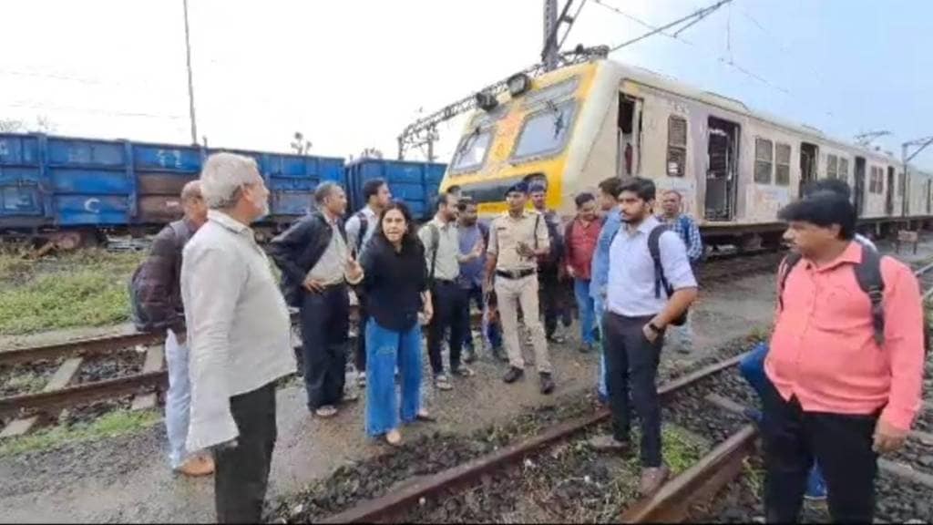 clash Ambernath station railway