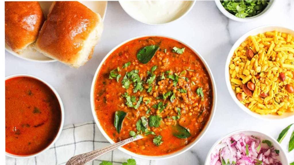 crunchy misal pav