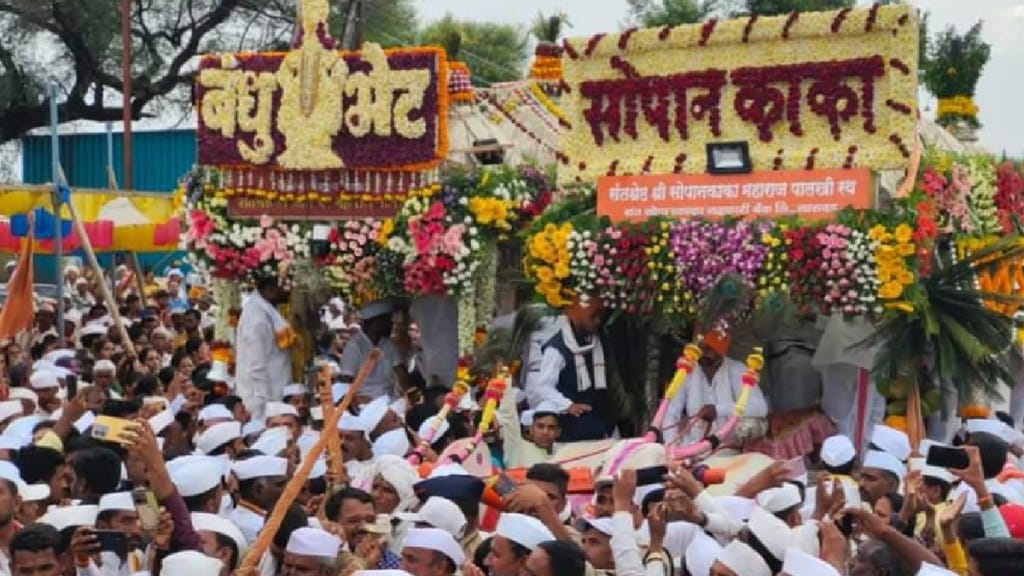 Saint Muktai palanquin reached Pandhari after walking 650 km