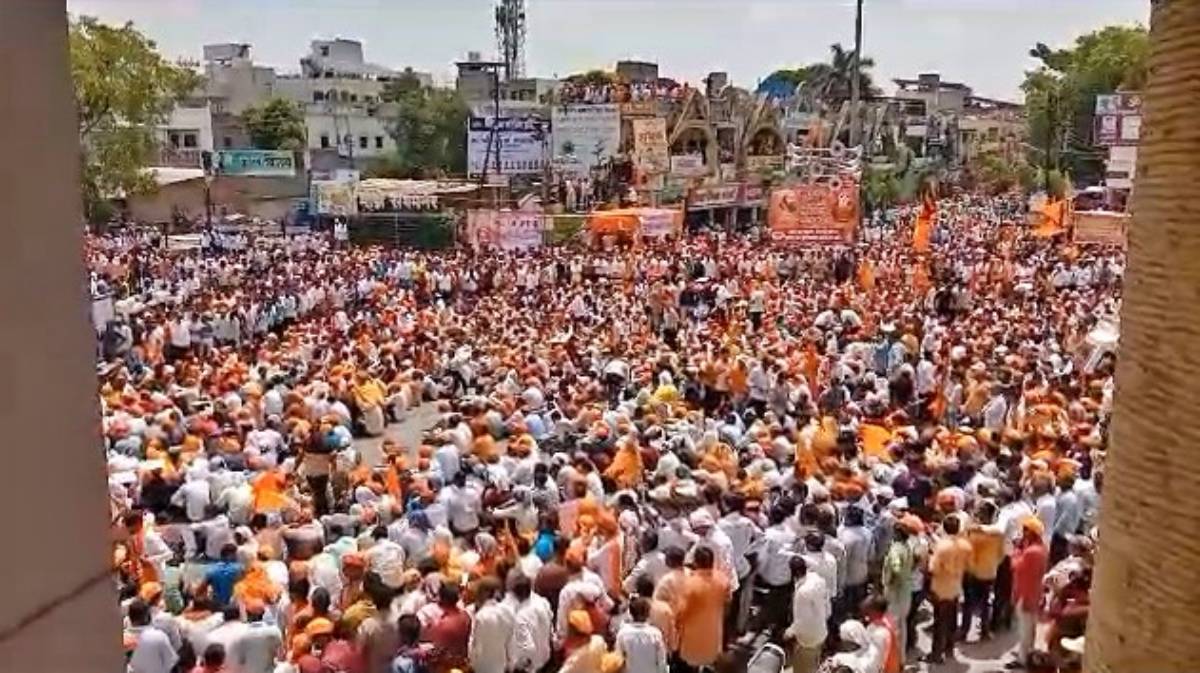 अहमदनगर जिल्ह्यातील संगमनेर तालुक्यात ६ जूनला हिंदुत्ववादी संघटनांनी भगवा मोर्चा काढला.