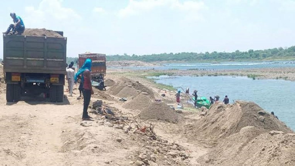 Sand smuggling Gadchiroli