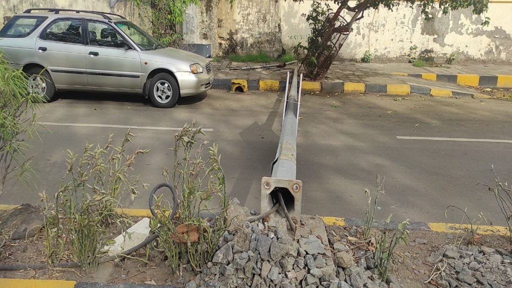 Electricity pole fell Navi Mumbai