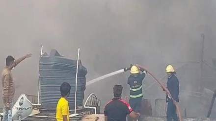 Massive fire godowns pune