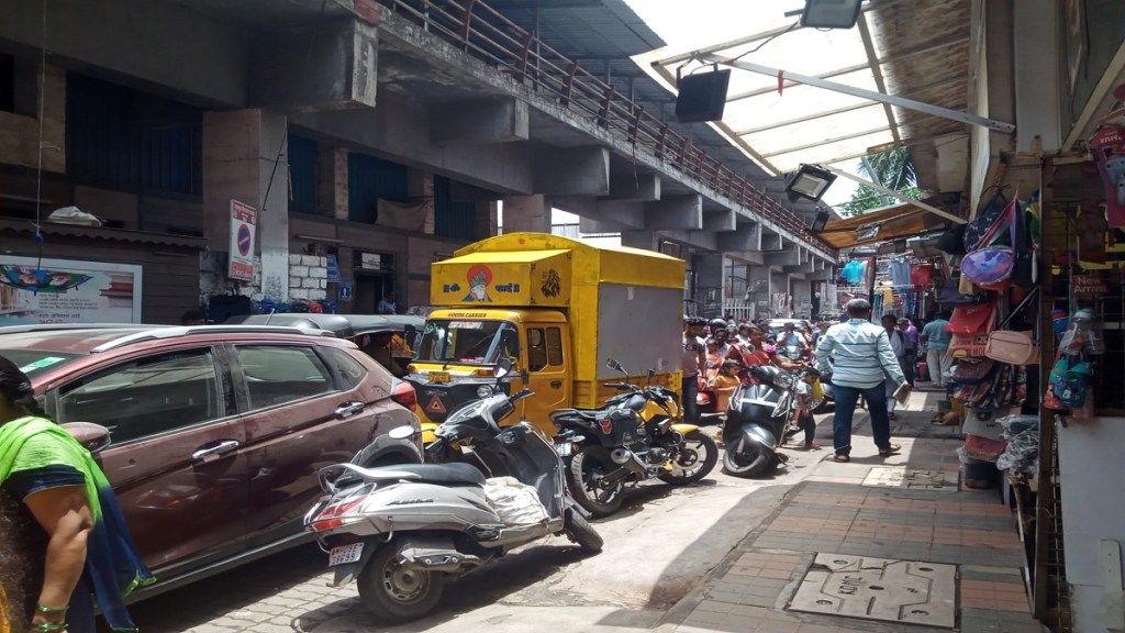 Dombivli East Railway Station traffic jam