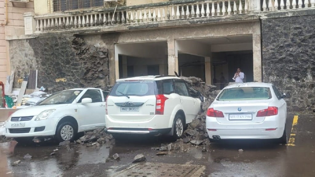 compound collapsed in Navi Mumbai