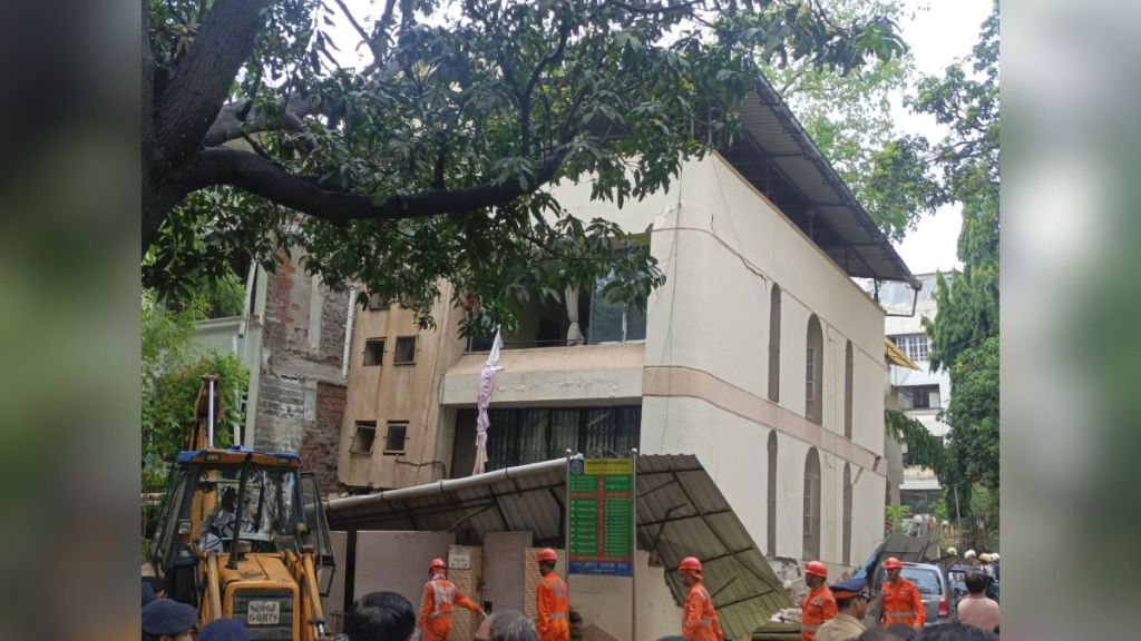 bungalow collapsed at Vidyavihar