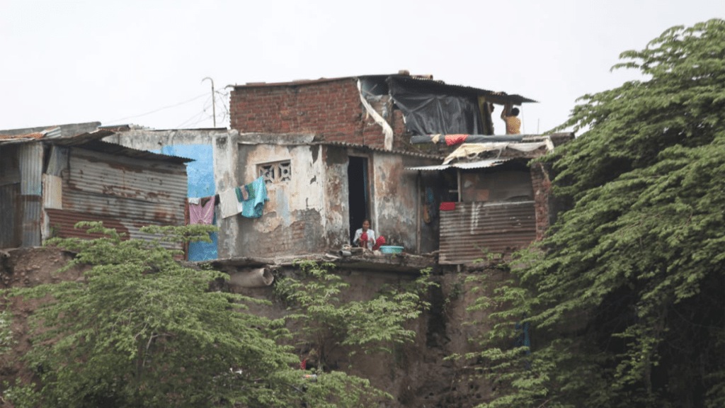 municipal corporation's emphasis emptying dangerous houses old nashik