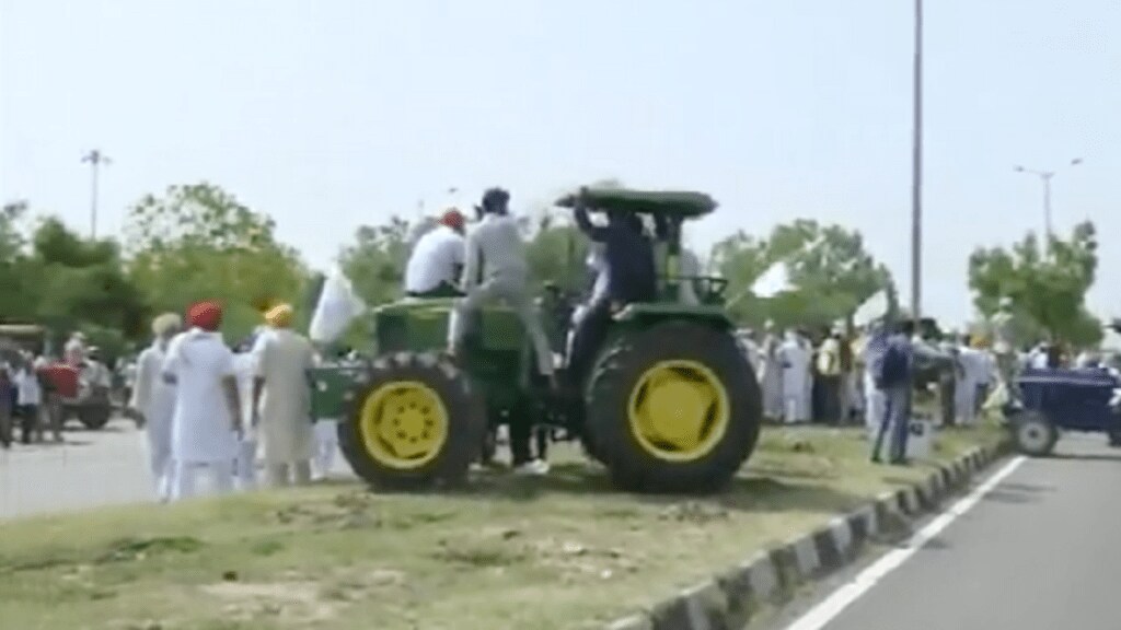 Kisan mahapanchayat Farmers block highway to Delhi again over sunflower MSP release of BKU leaders