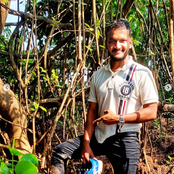 हा प्रकार घडल्यानंतर त्याला अनेकांनी अनेक प्रश्न विचारले. यावर त्याने इन्स्टाग्राम स्टोरी पोस्ट केली आहे. “त्या मुलीची आणि मुलाची जात कुठली होती असं मला DM करून विचारणाऱ्या सडक्या बुद्धीजीवांनो विनंती आहे की ते मेसेज डिलिट करा. ना तुम्ही तुमच्या जातीचे होऊ शकता. ना ही समाजाचे. कीड लागली आहे तुमच्या वरचा थोड्याफार असलेल्या भागाला”, असं तो पोस्टमध्ये उद्विग्नपणे म्हणाला.