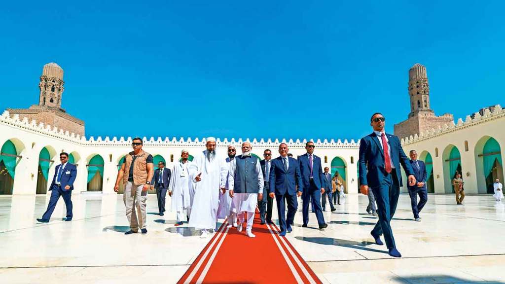 narendra modi visits historic mosque in egypt