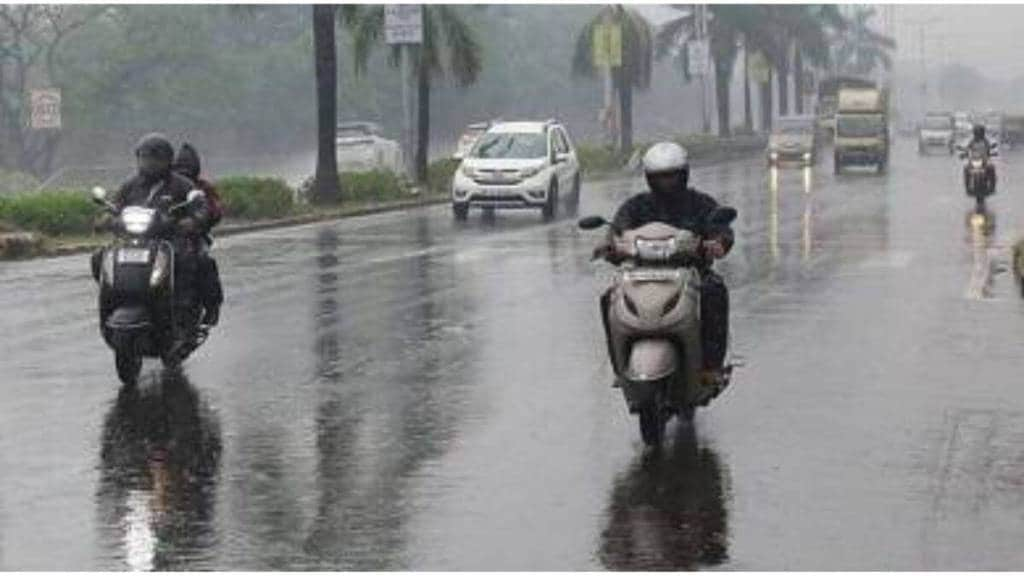 moderate rain in Mumbai