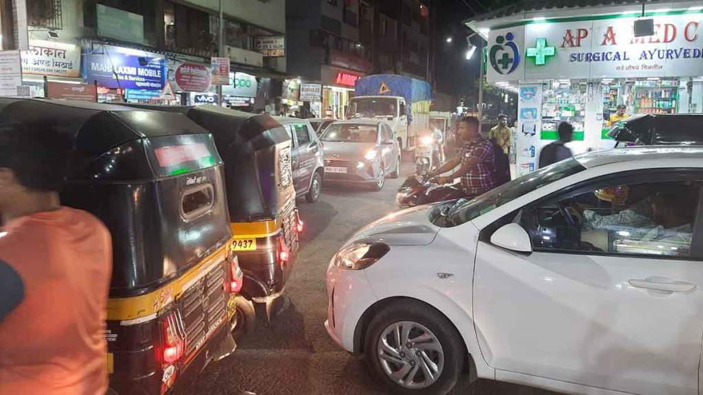 traffic jam at ganesh chowk in dombivli