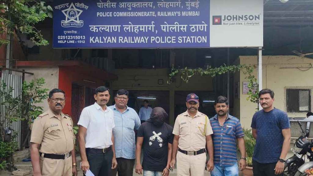 railway police chased and arrested thief who stole mangalsutra