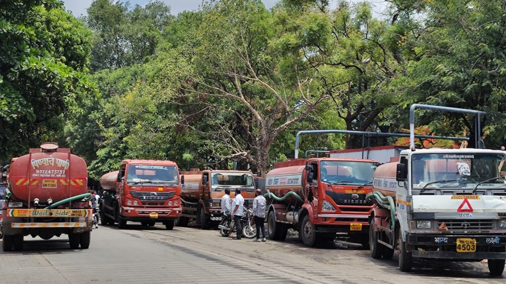 pune residents facing water shortage problem water tanker mafia full swing