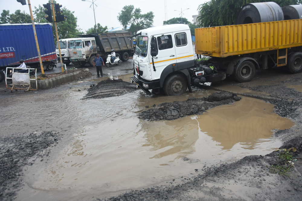 Nagpur Potholes Photos 2023