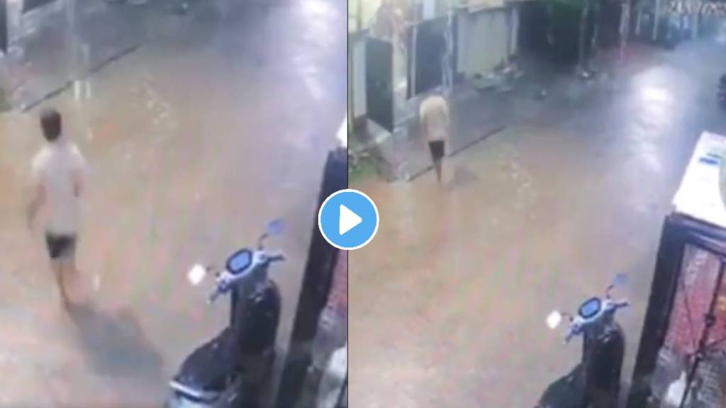 A massive lightening struck on a luckily empty street in Attapur in #Hyderabad during the mad downpour last night. Luckily no one was hurt cctv video viral s