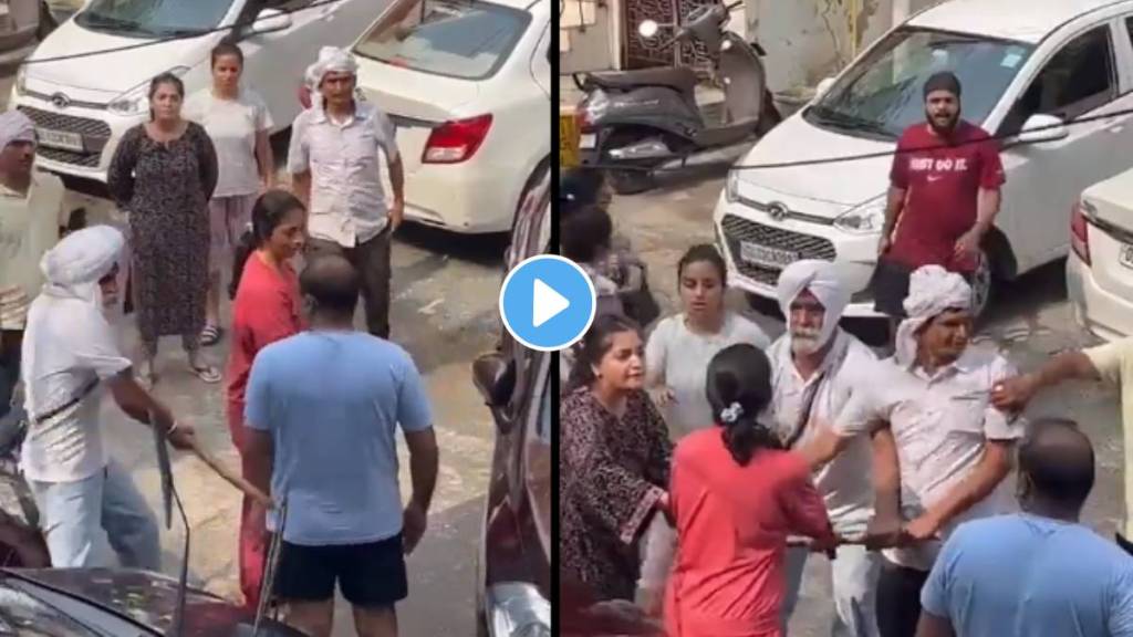 In Delhi's Sant Nagar area, two neighbors clashed over a parking dispute.