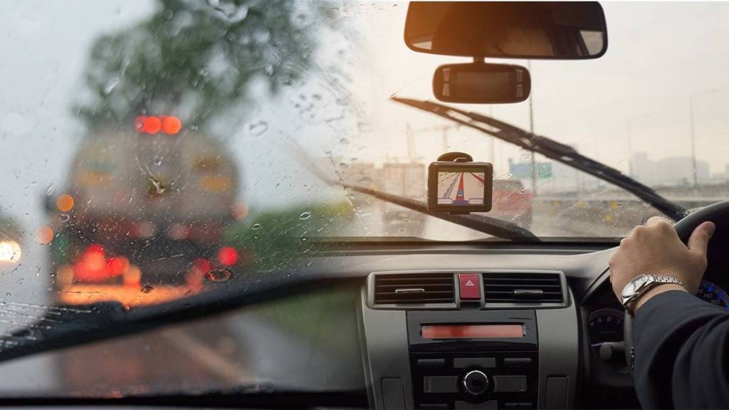 how to drive safe in rainy season