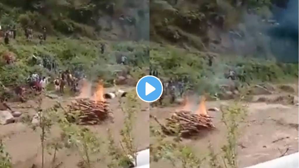 during cremation burning pyre was washoff by flood shocking video capture and viral on social media