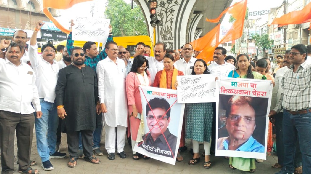 Shiv Sena worker gave a crown to Somaiya statue and hanged it in amravati