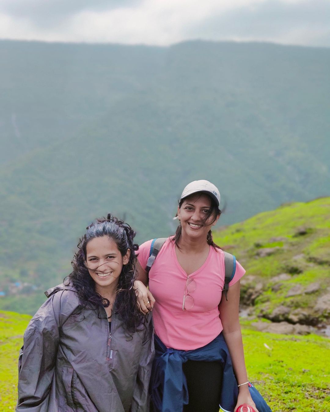 Shivani Baokar Tejashri Pradhan Garbett Plateau Trek