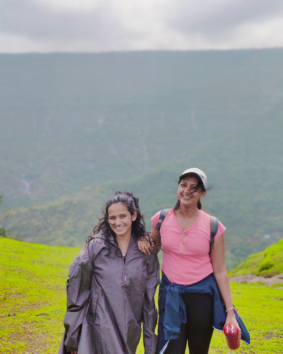 Shivani Baokar Tejashri Pradhan Garbett Plateau Trek