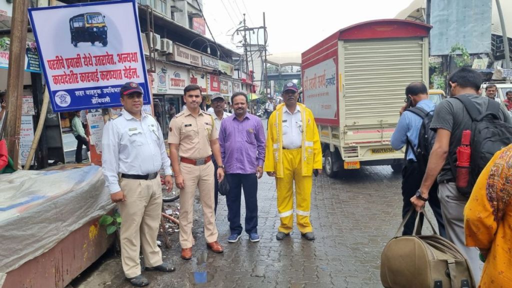 Stop rickshaws 50 meters from railway station