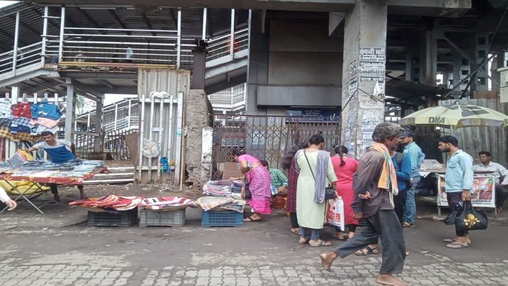 lift Dombivli East Railway Station