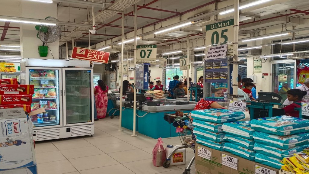 female employee set fire to goods dmart