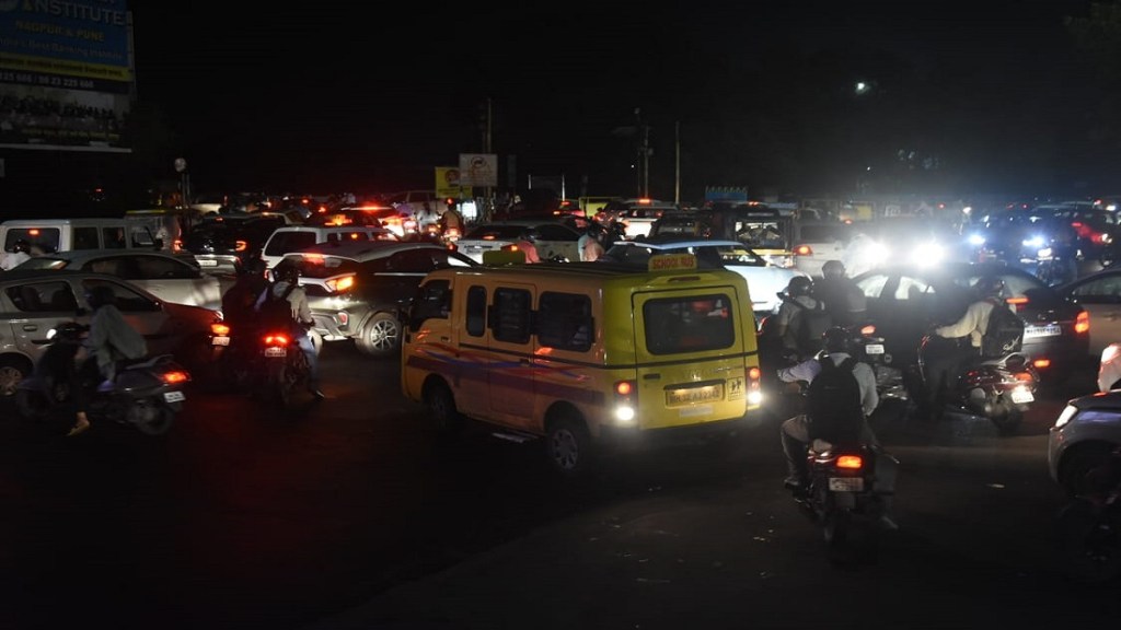 Traffic in Nagpur city monsoon