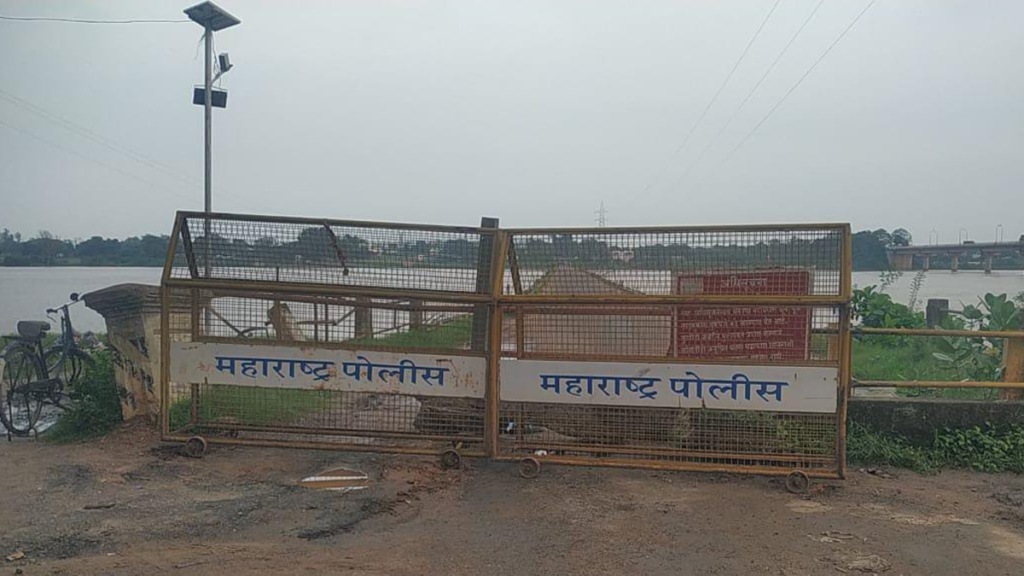 permanent barricades kardha bridge bhandara