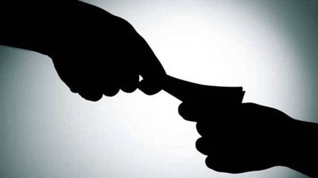 yavatmal sarpanch caught bribe